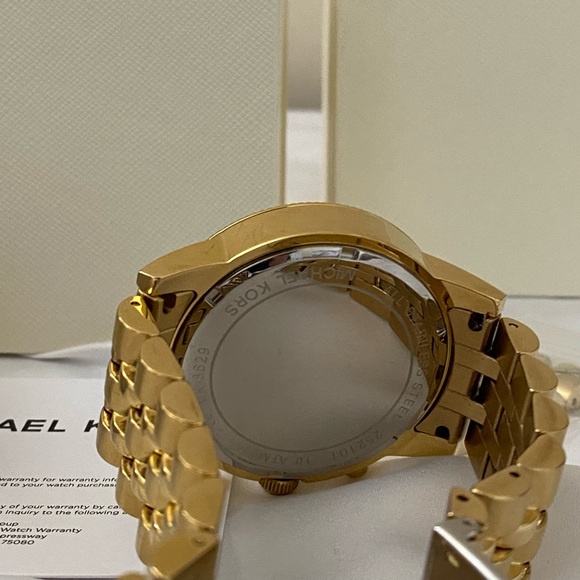 Michael Kors Unisex Oversized Gold 